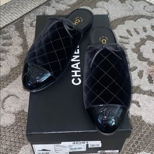 🎉CHANEL Black Velvet Mules size 40🖤